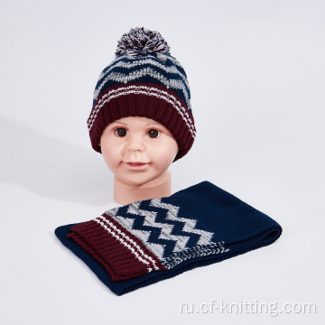 Теплая вязаная шляпа и шарф для ребенка